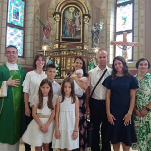 Kršteno šesto dijete obitelji Đaković u Župi Navještenja BDM u Velikoj Gorici